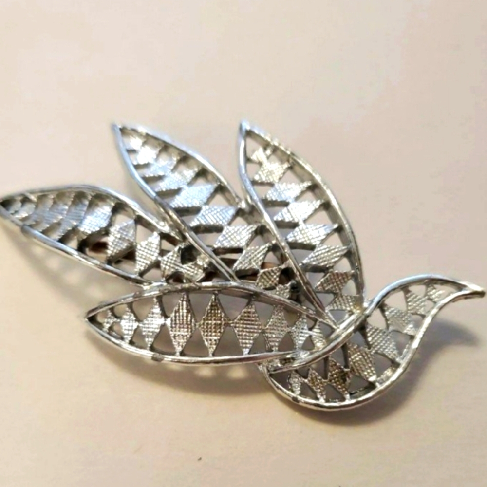 Vintage Leaf Brooch